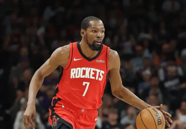 星空体育全站-杜兰特本赛季已出战76场比赛，创个人离开勇士后新高