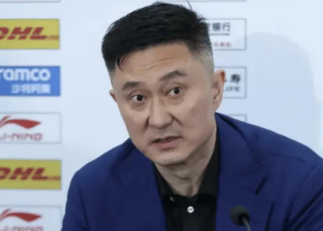 星空体育全站-郭艾伦解说:杜导现在是老教练了,不管输赢都面不改色心不跳